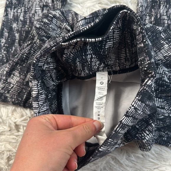 Lululemon InStill High-Rise Tight 25" Lino Slide Alpine White Black - Picture 3 of 6